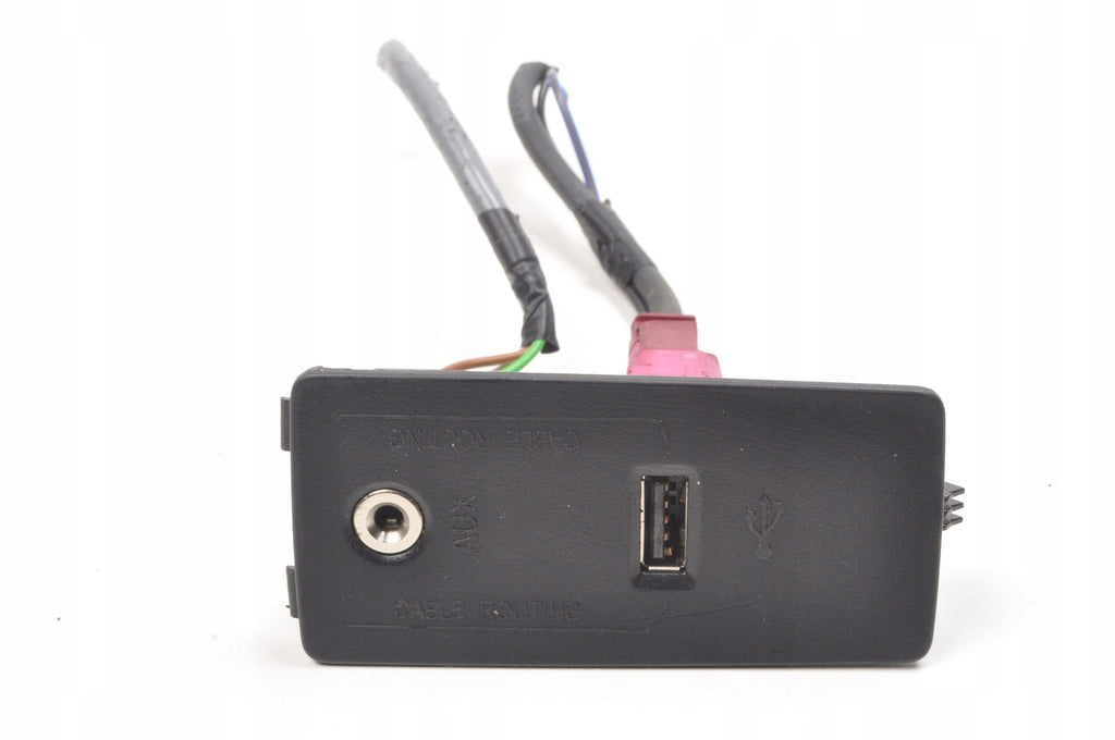 VOLVO S90 II V90 XC90 XC60 II PORT USB 31438295 INPUT SOCKET