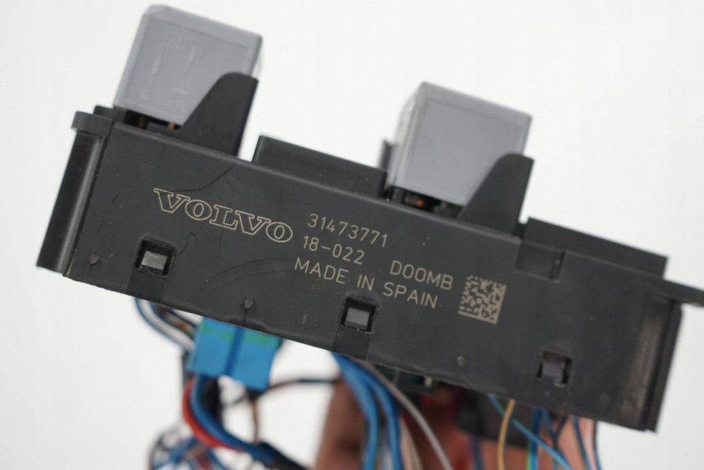 VOLVO S90 V90 17R 2.0 T6 BOX FUSE BOX 31473771