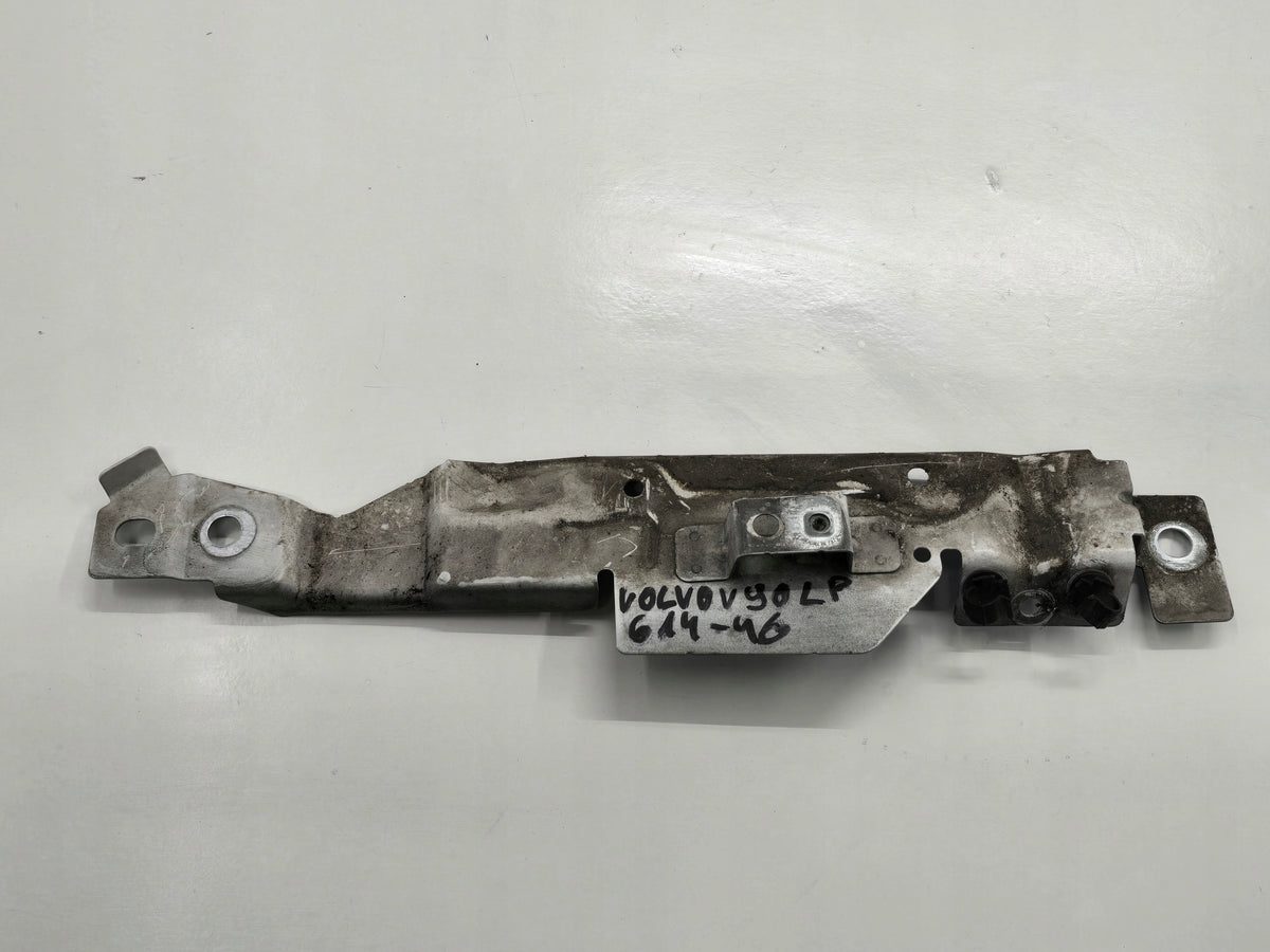 VOLVO S90 V90 17R FENDER BRACKET LEFT FRONT 614-46