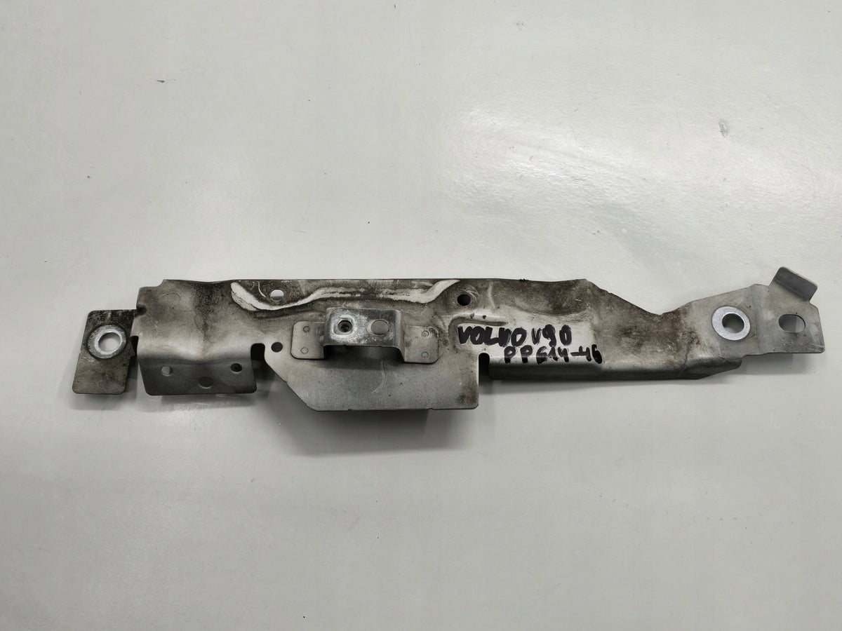 VOLVO S90 V90 17R FENDER BRACKET RIGHT FRONT 614-46