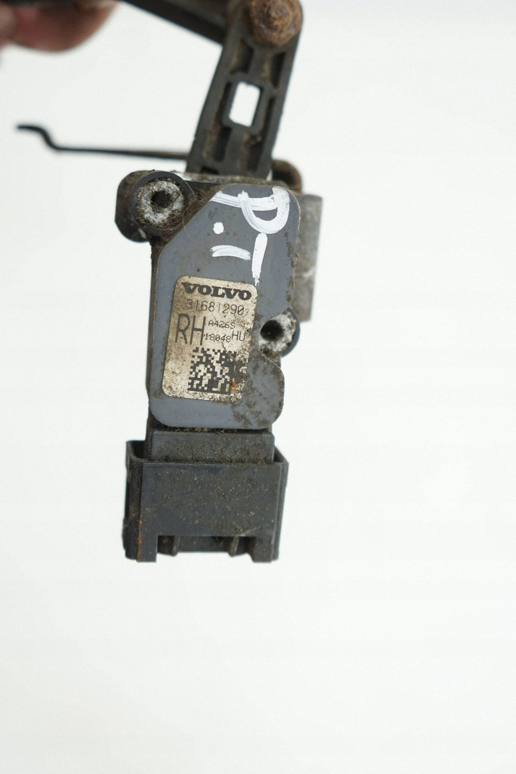 VOLVO S90 V90 17R LIGHT LEVELING SENSOR REAR 31681290