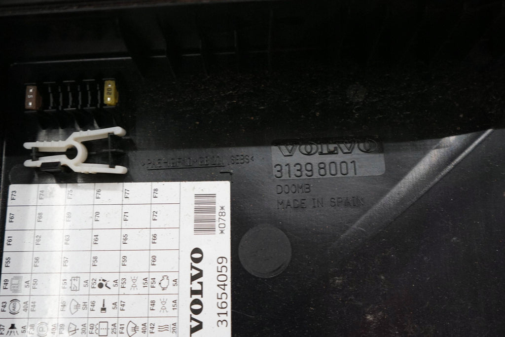 VOLVO S90 V90 18R 2.0 T6 BOX FUSE BOX 31398001