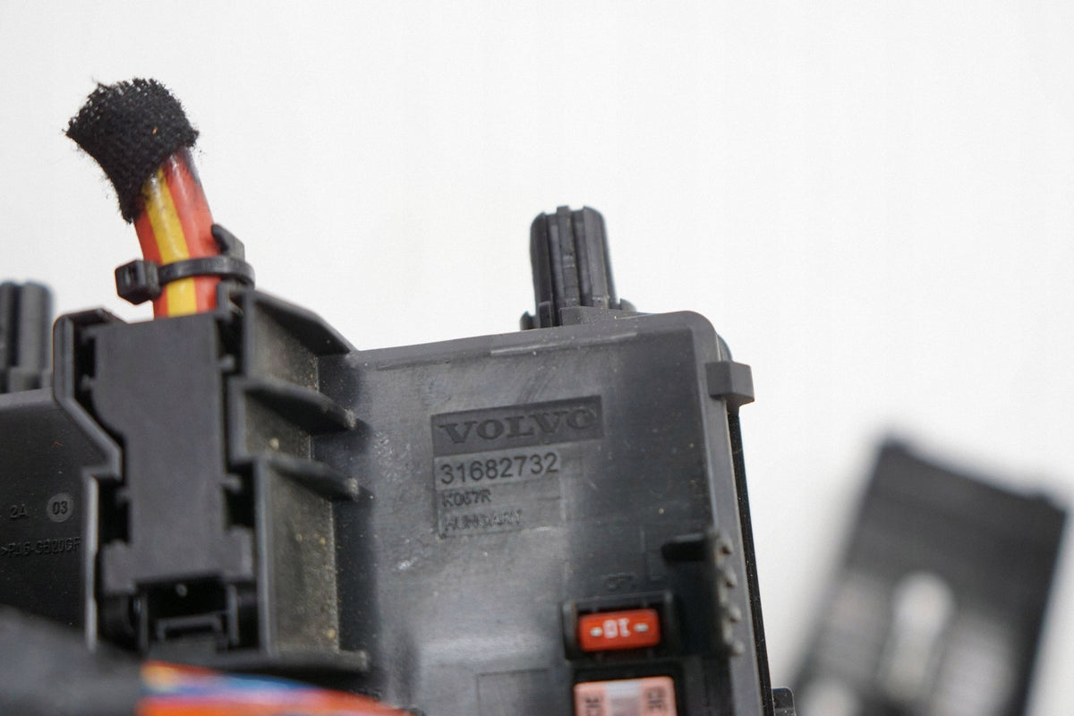 VOLVO S90 V90 18R 2.0 T6 BOX FUSE BOX 31682732