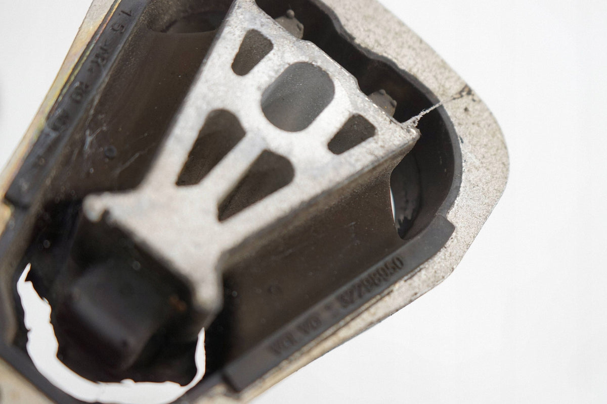 VOLVO S90 V90 18R 2.0 T6 PAW ENGINE CUSHION 32298950