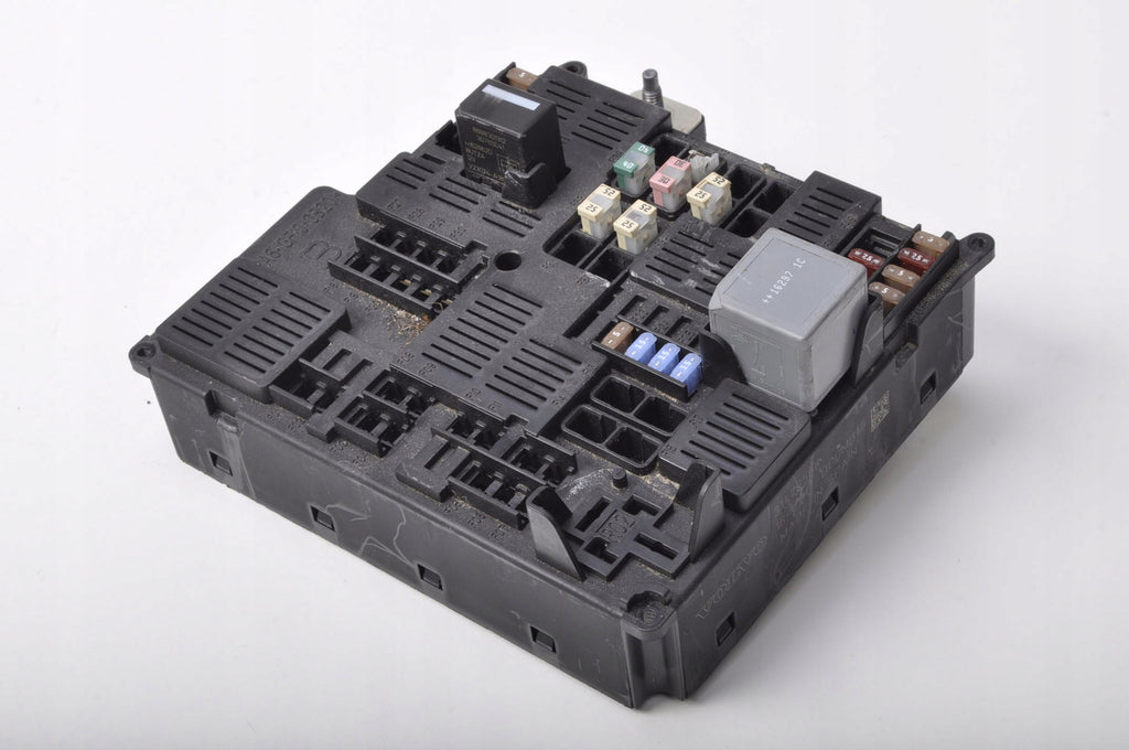VOLVO S90 V90 II FUSE BOX 31473568