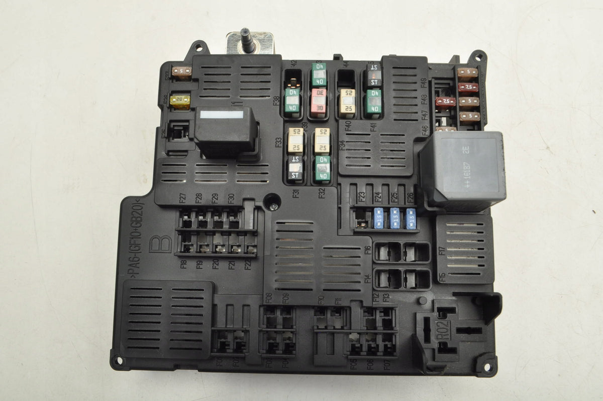 VOLVO S90 V90 XC60 XC90 2.0 D5 FUSE BOX 31473570