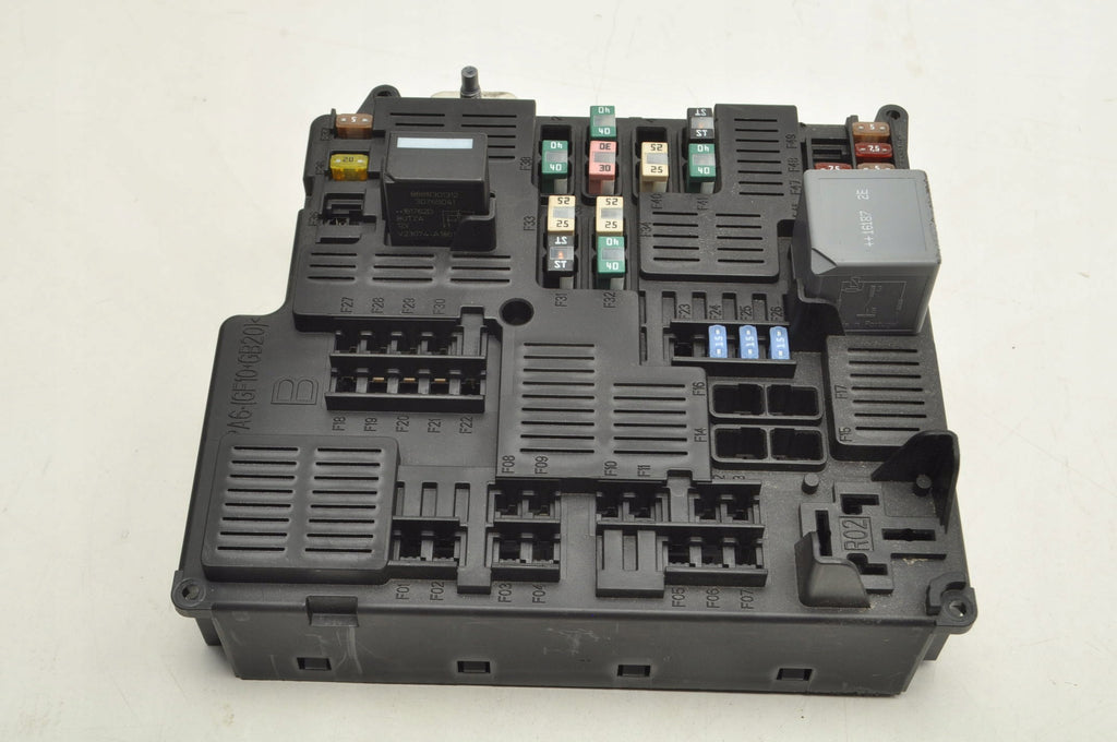 VOLVO S90 V90 XC60 XC90 2.0 D5 FUSE BOX 31473570