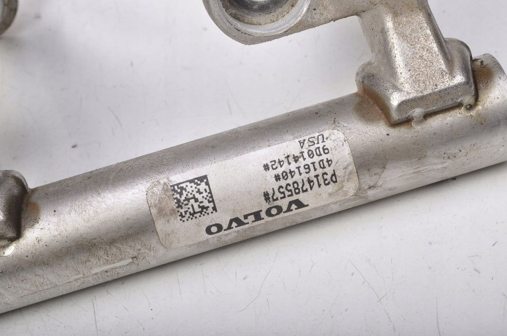 VOLVO V40 II 1.5 T3 INJECTION RAIL 31478555
