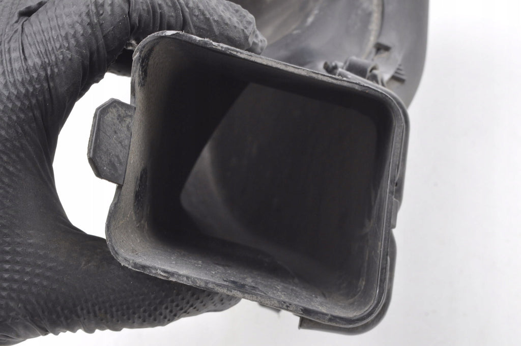 VOLVO V40 II 2.0 D2 AIR INTAKE PIPE 31338658