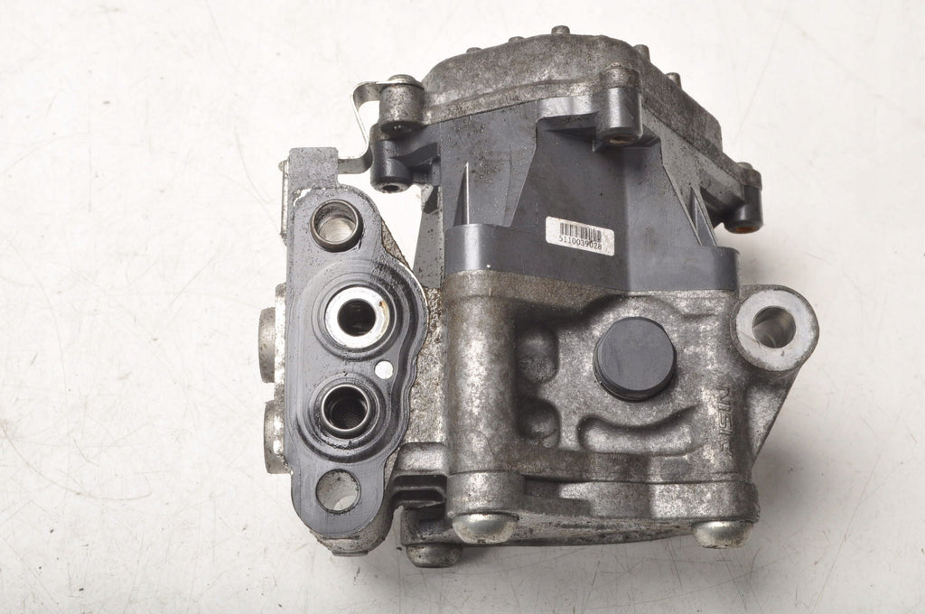 VOLVO V40 II 2.0 D3 OIL PUMP 31325357