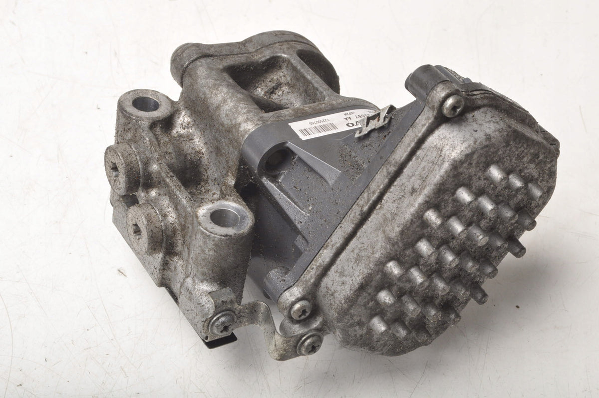 VOLVO V40 II 2.0 D3 OIL PUMP 31325357