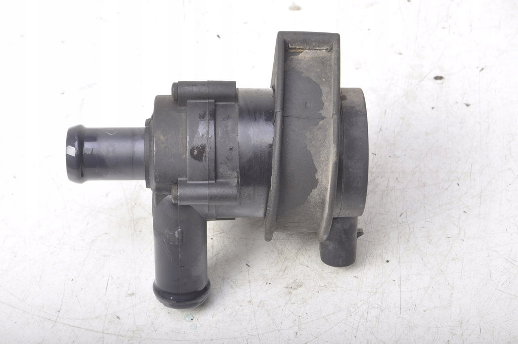 VOLVO V40 II 2.0 D4 190KM WATER PUMP 30950000