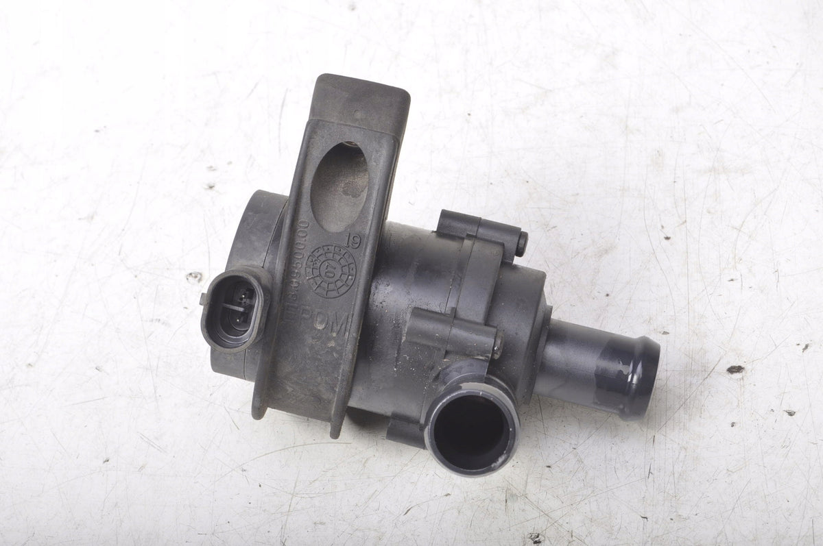 VOLVO V40 II 2.0 D4 190KM WATER PUMP 30950000