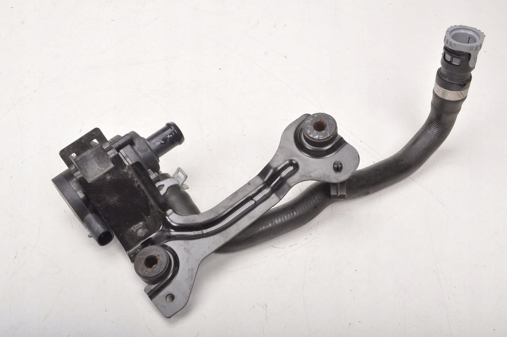 VOLVO V40 II 2.0 D4 WATER PUMP WATER LINES