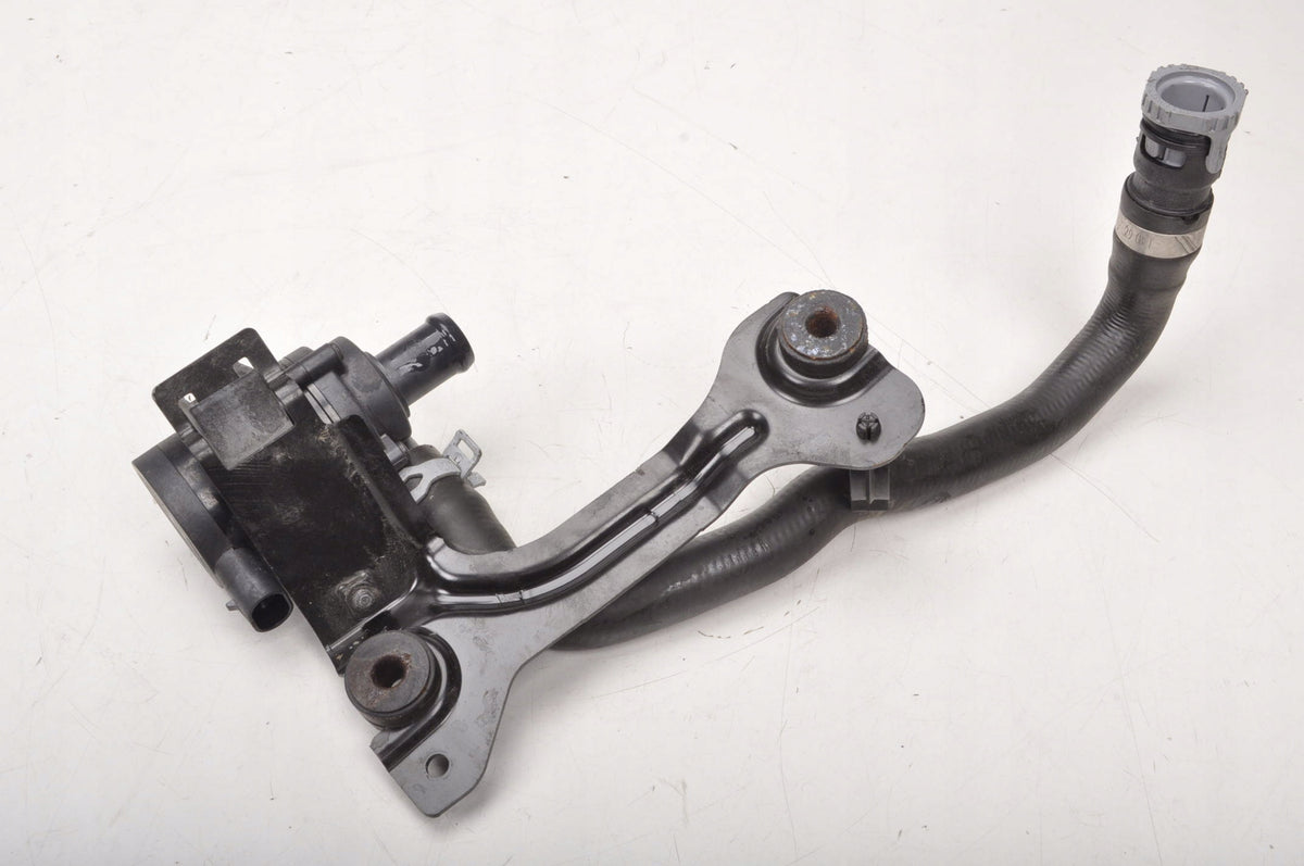 VOLVO V40 II 2.0 D4 WATER PUMP WATER LINES