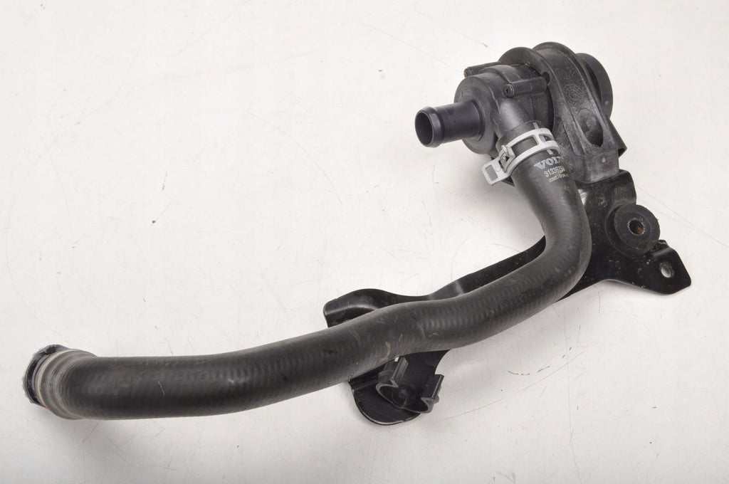 VOLVO V40 II 2.0 D4 WATER PUMP WATER LINES