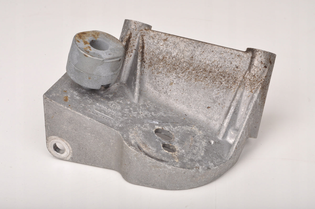 VOLVO V40 II 2.0 T2 ENGINE MOUNT BRACKET 31430916
