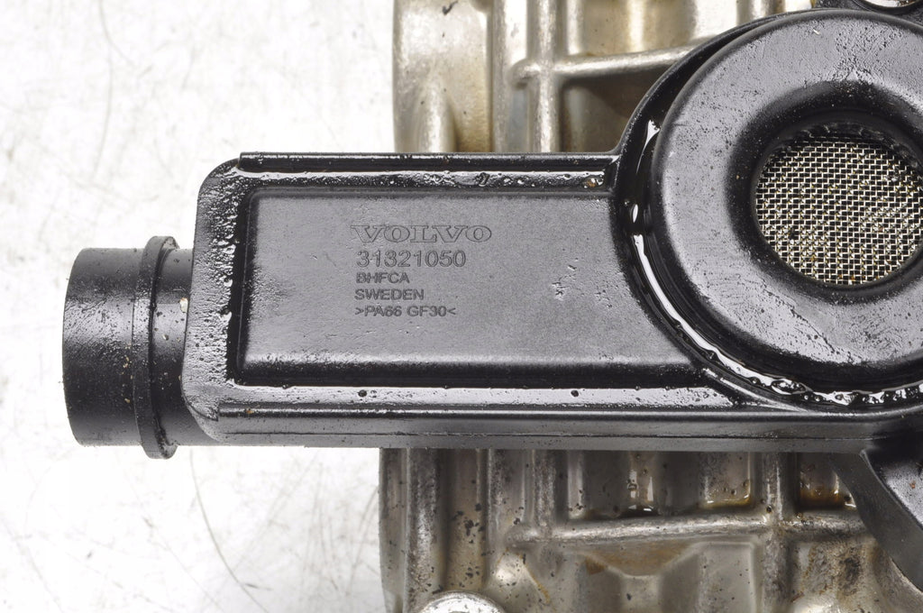 VOLVO V40 II 2.0 T2 OIL PUMP 31321050