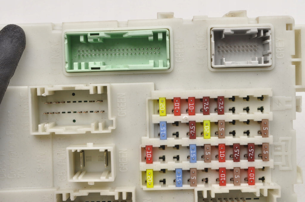 VOLVO V40 II FUSE BOX 31453131