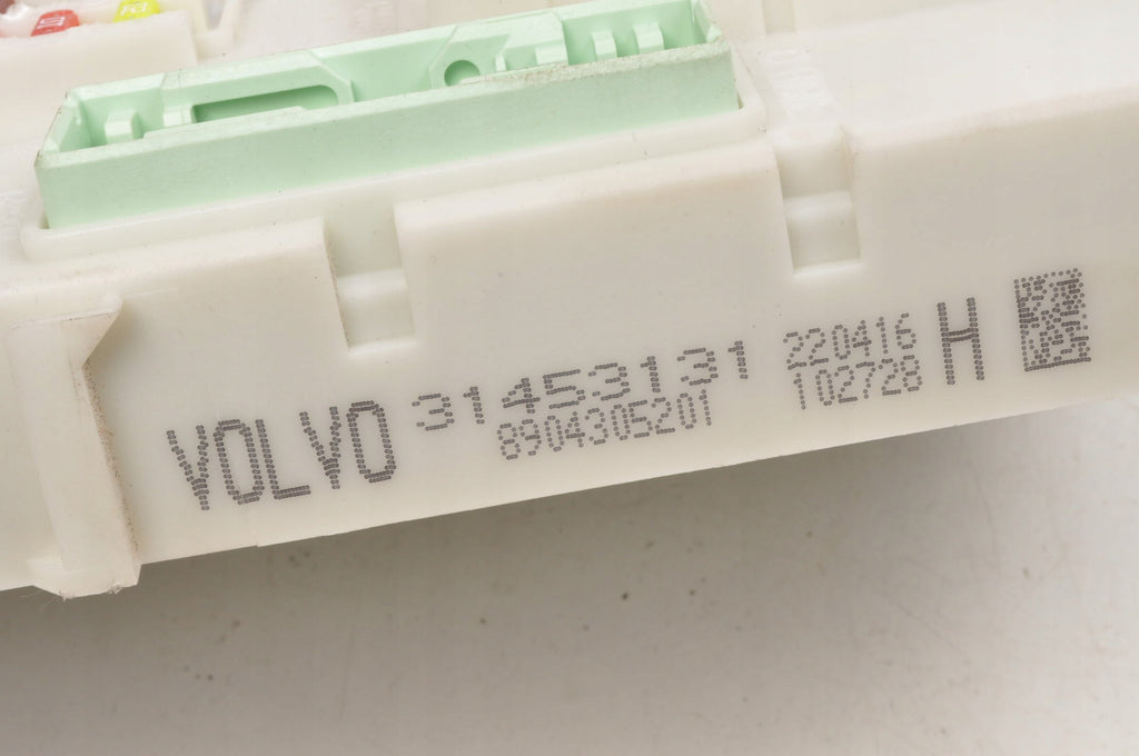 VOLVO V40 II FUSE BOX 31453131