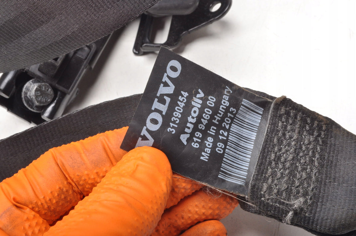 VOLVO V40 II SEAT BELT RIGHT FRONT 31390454 619857500