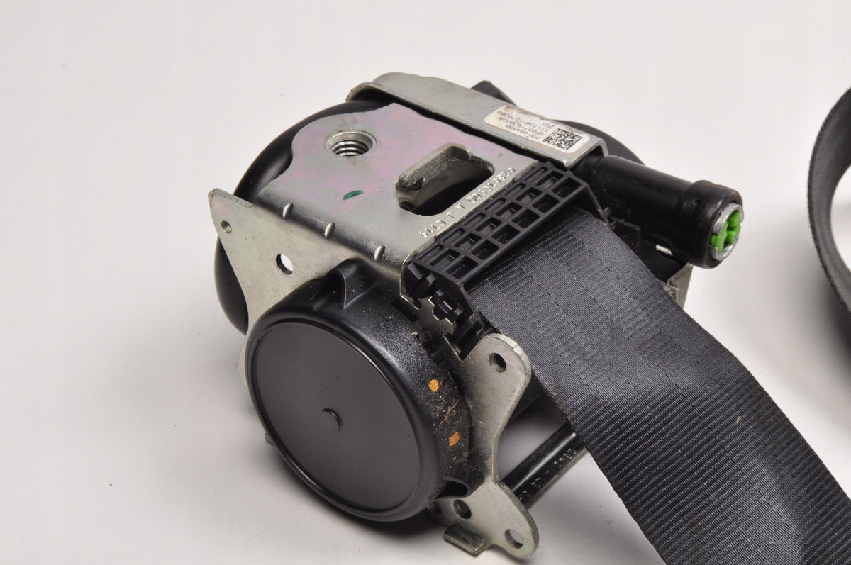 VOLVO V40 II SEAT BELT RIGHT FRONT 31484536