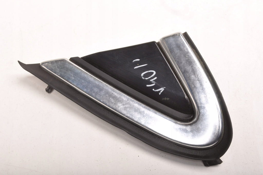 VOLVO V40 II TRIANGLE FENDER GUARD LEFT 31349229