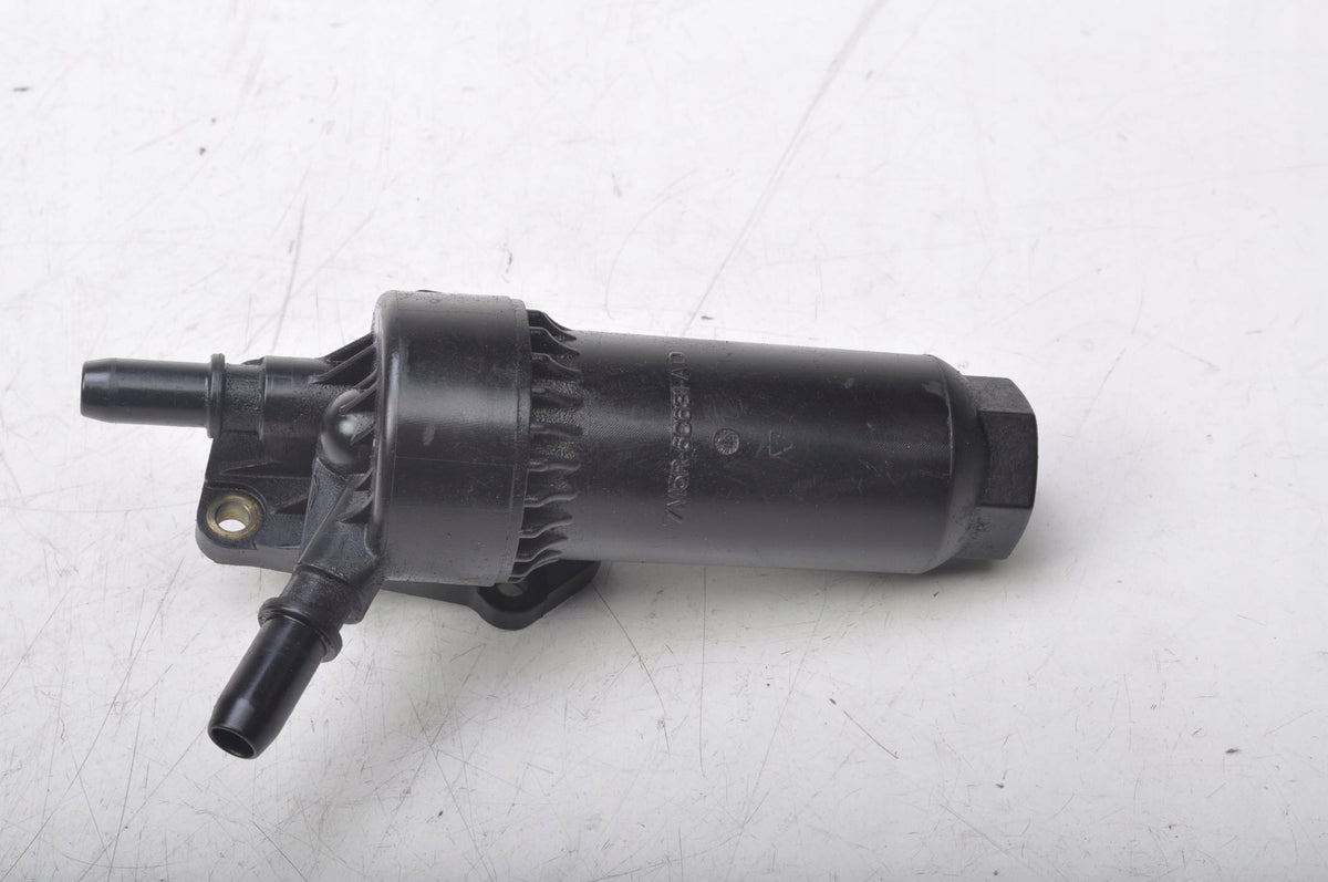 VOLVO V50 2.0 D OIL FILTER HOUSING 7M5R-7D104