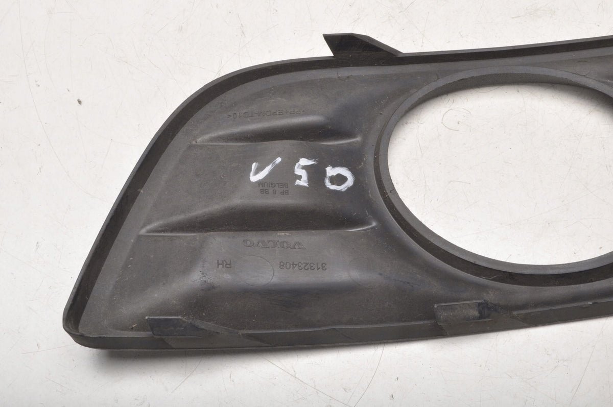 VOLVO V50 FRAME HALOGEN GRILLE RIGHT 31323408
