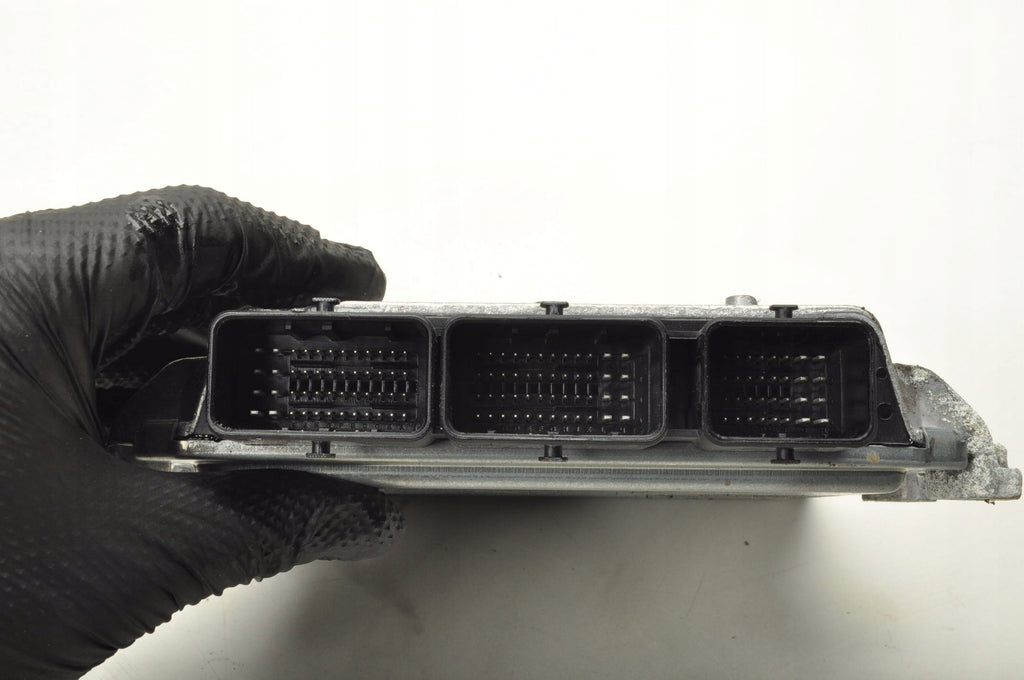 VOLVO V50 S40 C30 C70 2.0 D COMPUTER ENGINE DRIVER 31211071