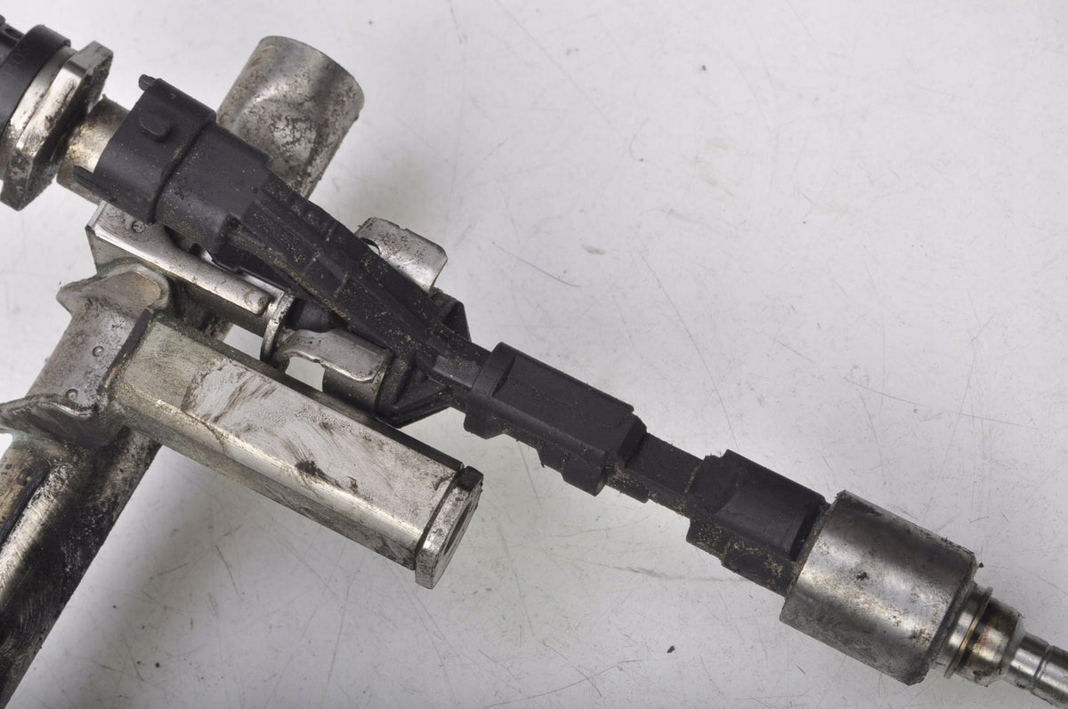 VOLVO V60 1.6 T INJECTION RAIL INJECTION 0261500103