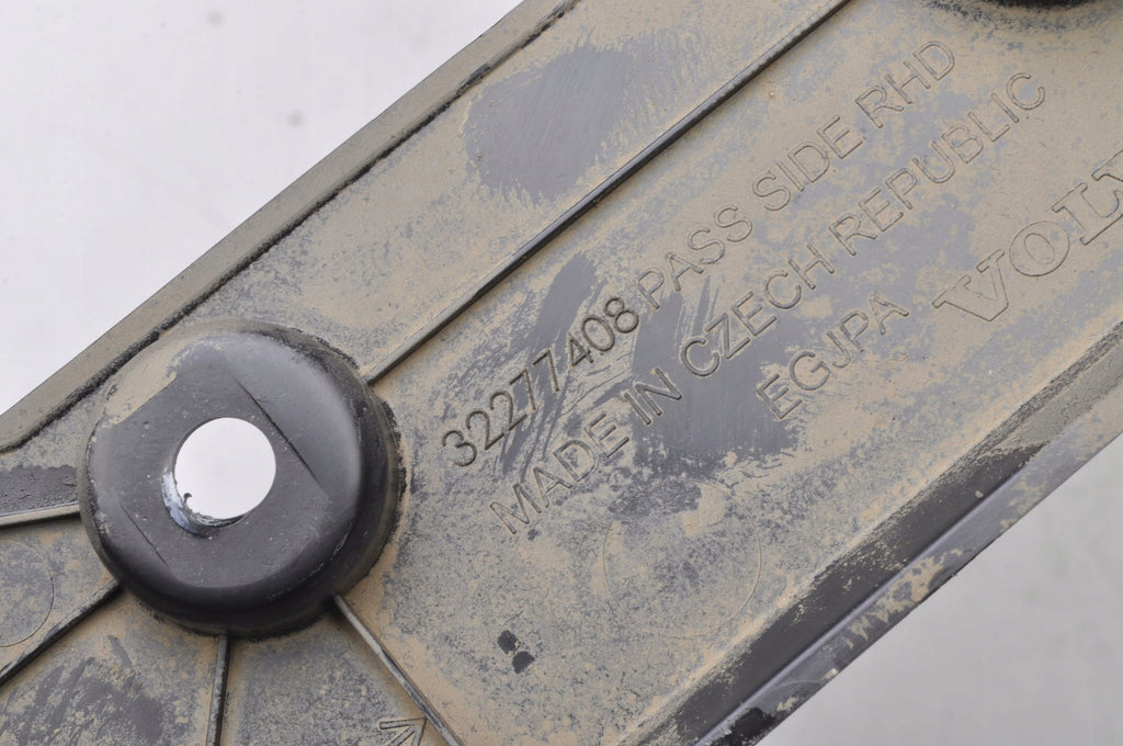 VOLVO V60 II COVER PLASTIC 32277408