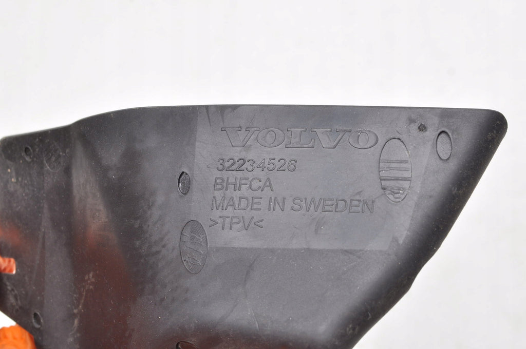 VOLVO V60 II FENDER MOUNT BRACKET 32234526