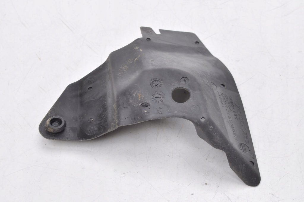 VOLVO V60 II FENDER MOUNT BRACKET 32234526