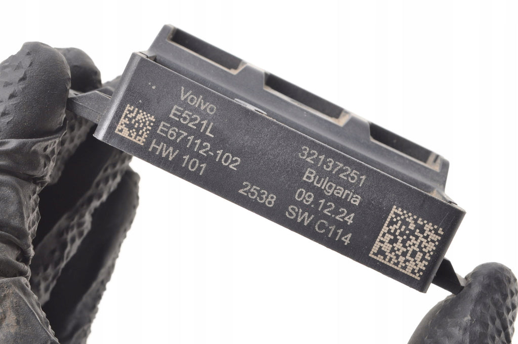 VOLVO V60 II FLAP CONTROLLER MODULE 32137251