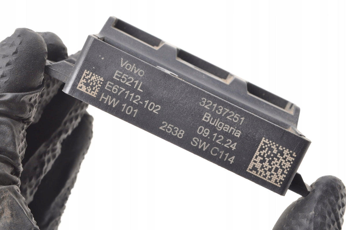 VOLVO V60 II FLAP CONTROLLER MODULE 32137251