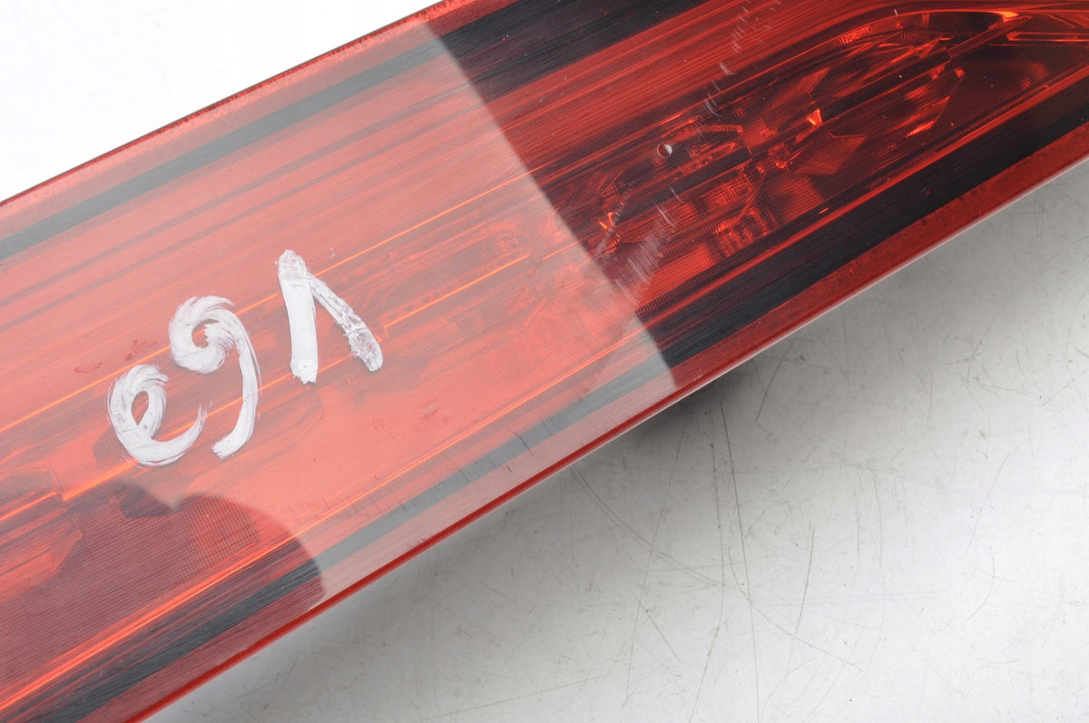 VOLVO V60 II LAMP RIGHT REAR FLAP 32228903