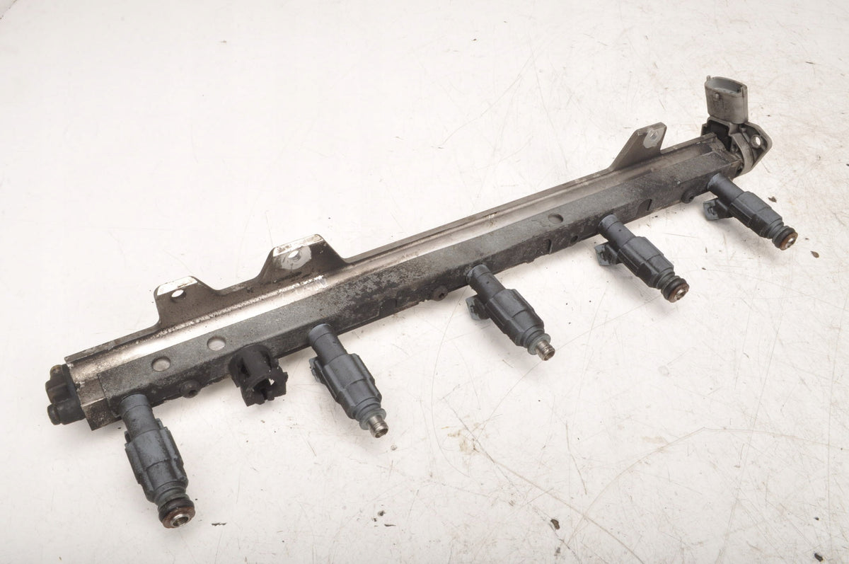 VOLVO V70 II 2.4 INJECTION RAIL 0280155830