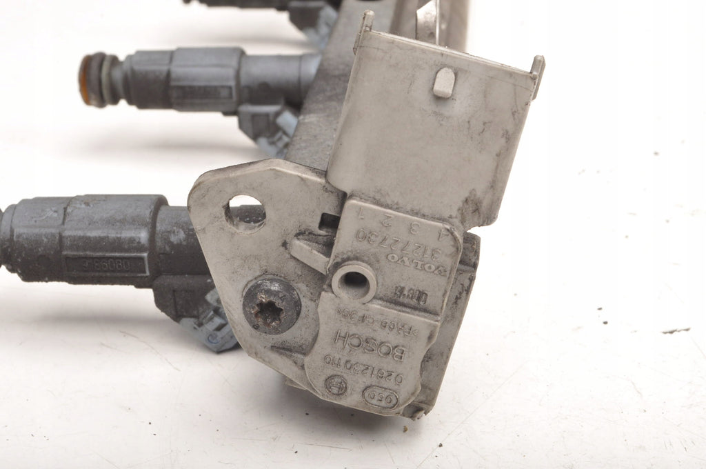 VOLVO V70 II 2.4 INJECTION RAIL 0280155830