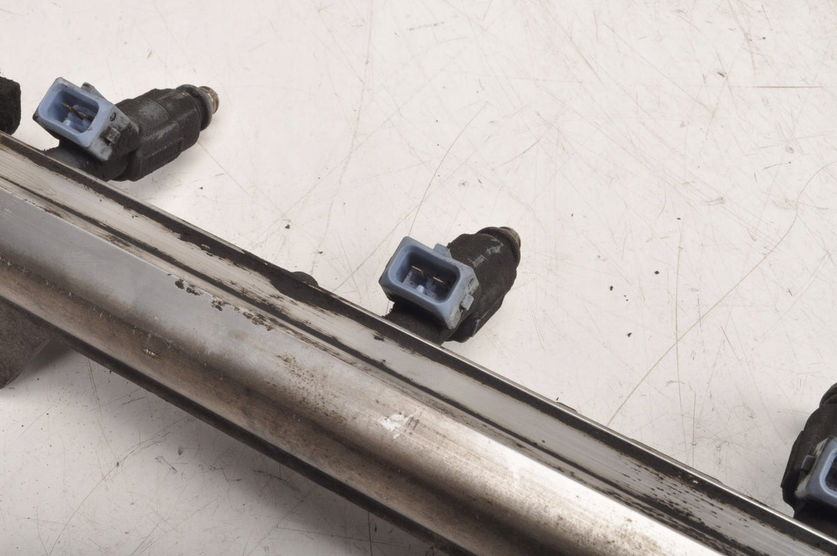 VOLVO V70 II 2.4 INJECTION RAIL 0280155830