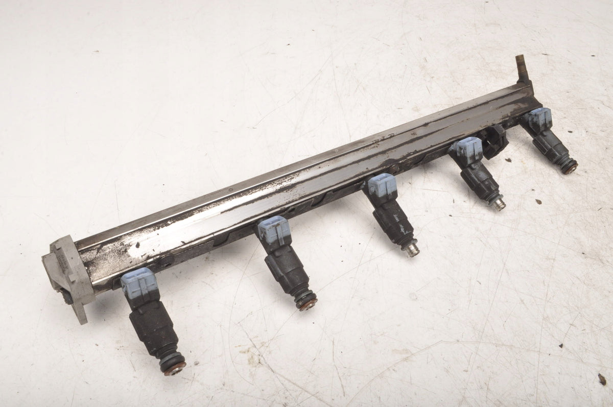 VOLVO V70 II 2.4 INJECTION RAIL 0280155830