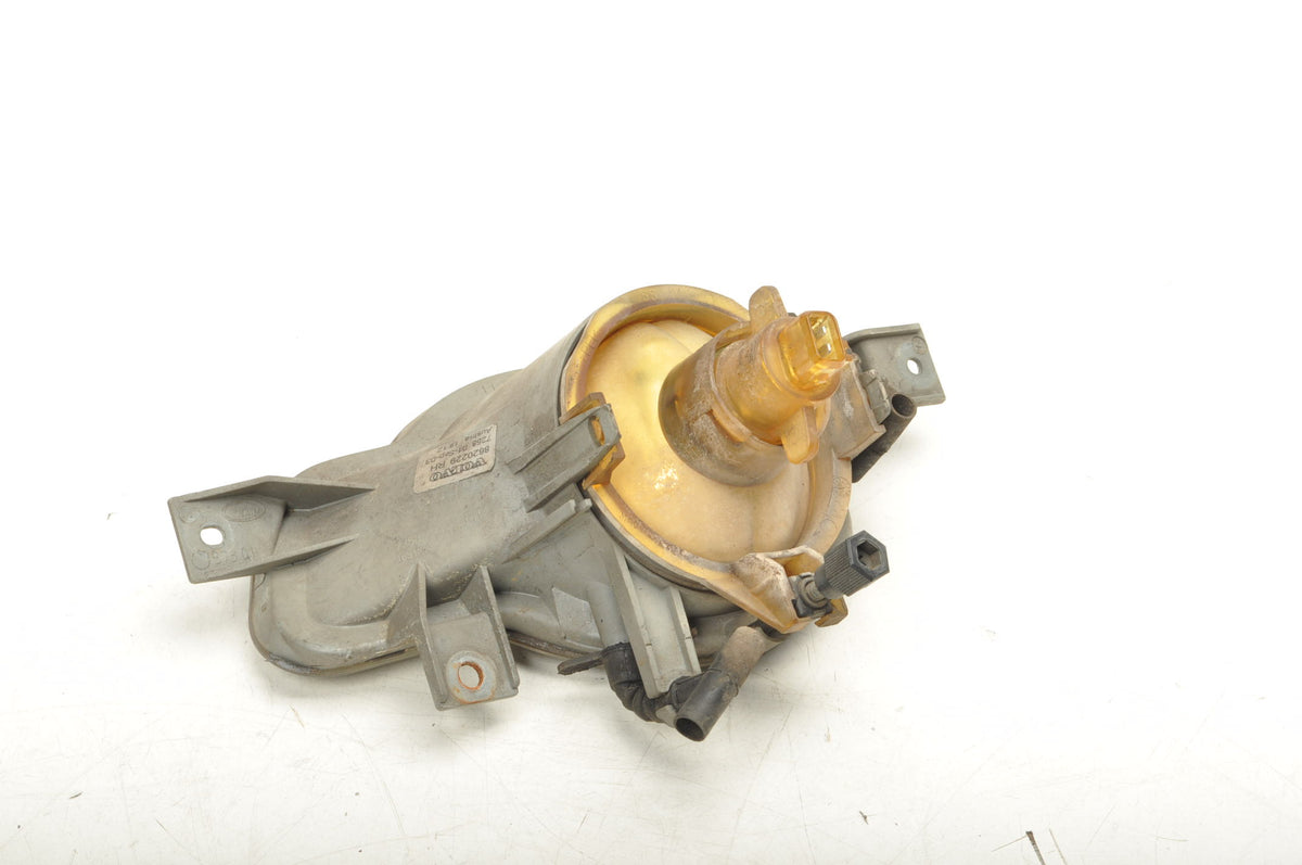 VOLVO V70 II HALOGEN RIGHT 8620229