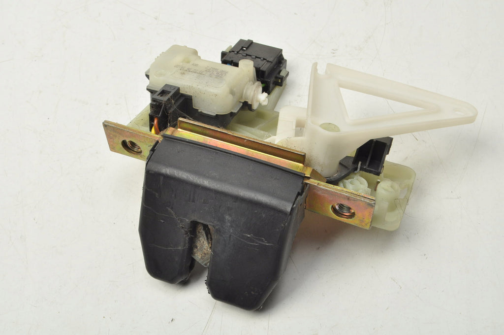 VOLVO V70 II XC70 TAILGATE LOCK 30753829 STATION WAGON 4 PIN