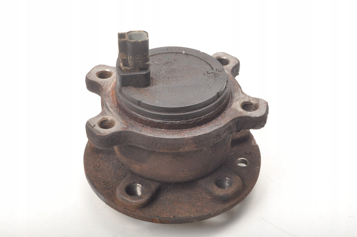 VOLVO V70 III REAR HUB LEFT STATION WAGON