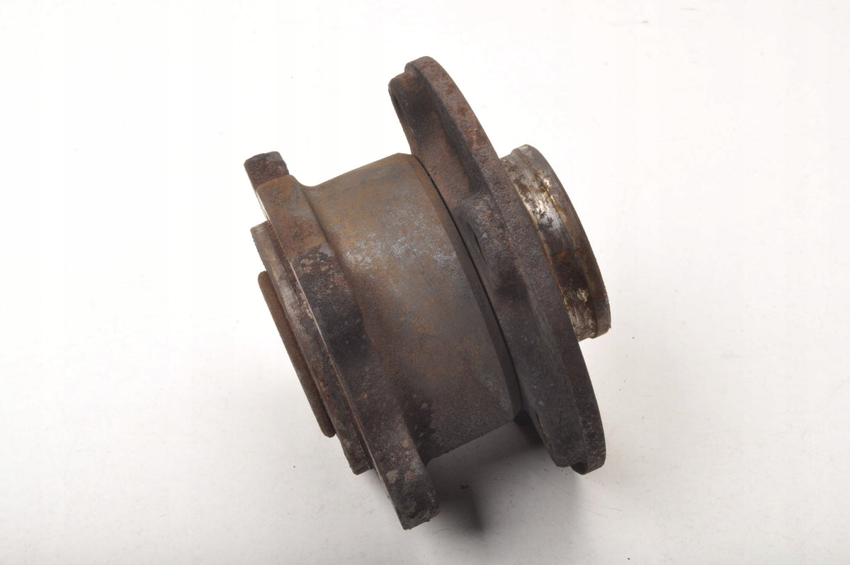 VOLVO V70 III REAR HUB LEFT STATION WAGON
