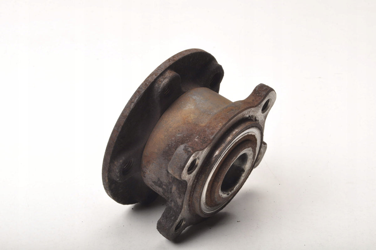 VOLVO V70 III REAR HUB LEFT STATION WAGON