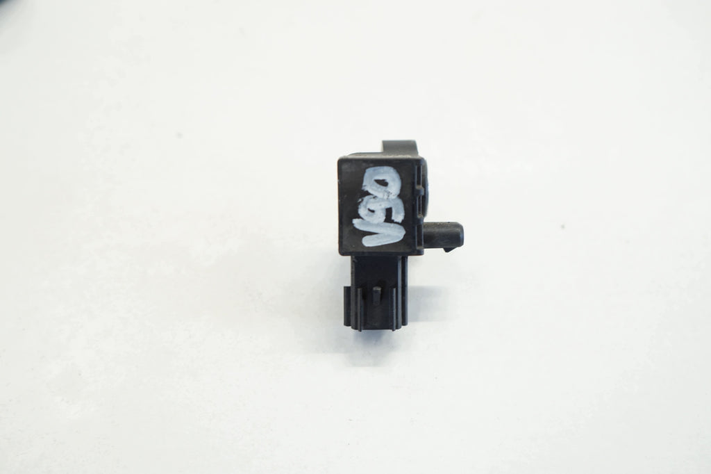 VOLVO V90 18R IMPACT SENSOR 31451529