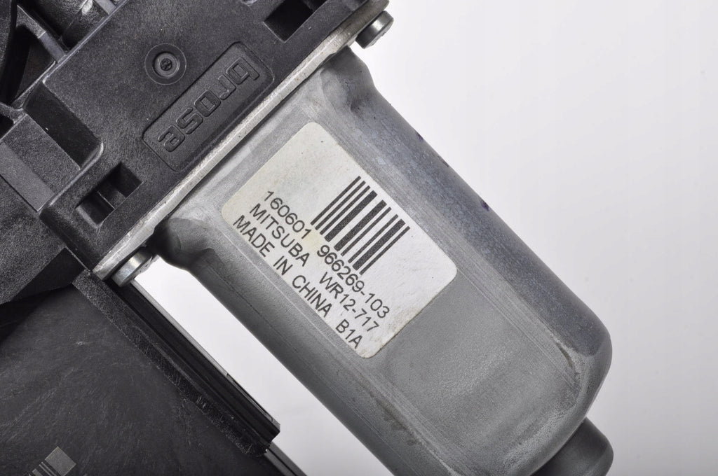 VOLVO V90 II WINDSCREEN MOTOR RIGHT FRONT 31453357