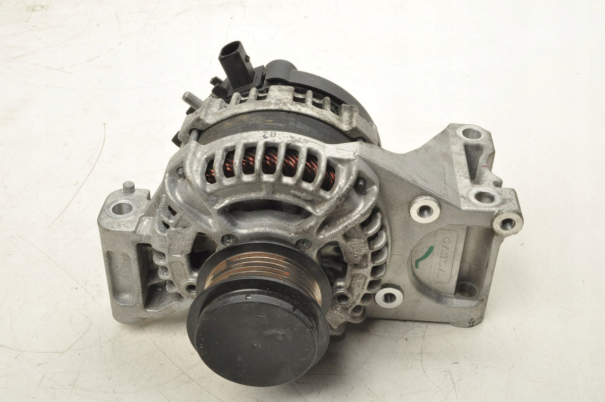 VOLVO XC40 1.5 T3 12V 163KM ALTERNATOR 32279255