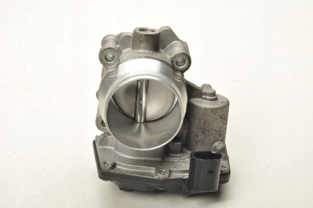 VOLVO XC40 1.5 T3 12V 163KM THROTTLE 31465702